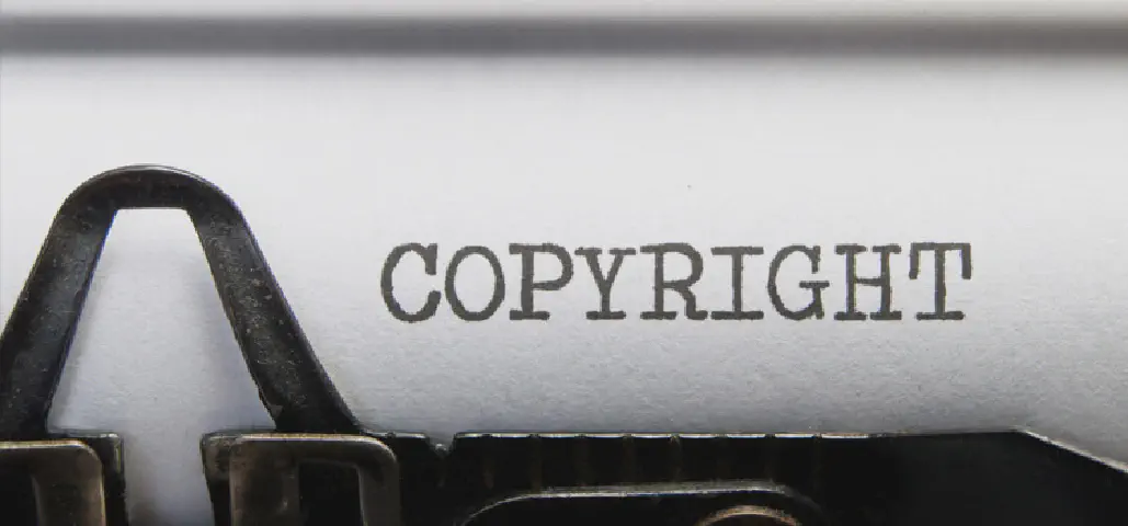 How to create Copyright date with automatic year on your blog or website with PHP, WordPress and Laravel